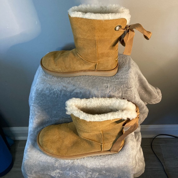 Ugg Kookaburra by UGG 8 
Brown Suede Boots w/Bow 
Faux Fur Lined - Picture 4 of 12